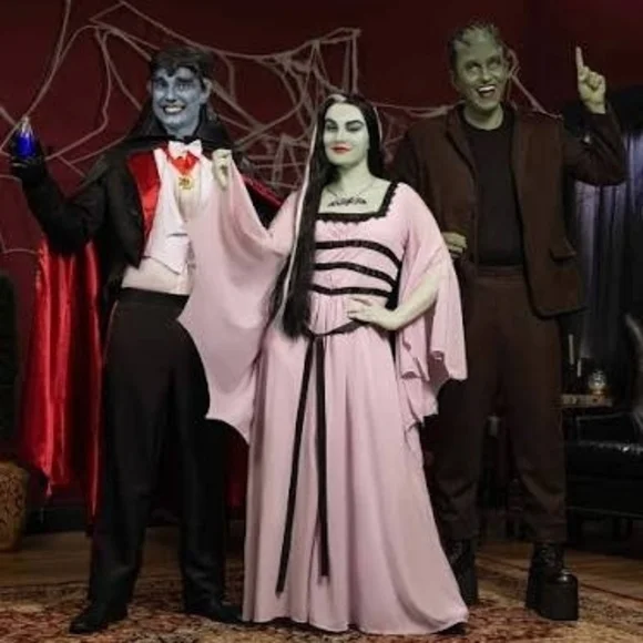 Elegant Lavender Gothic Dress - Picture 6 of 10